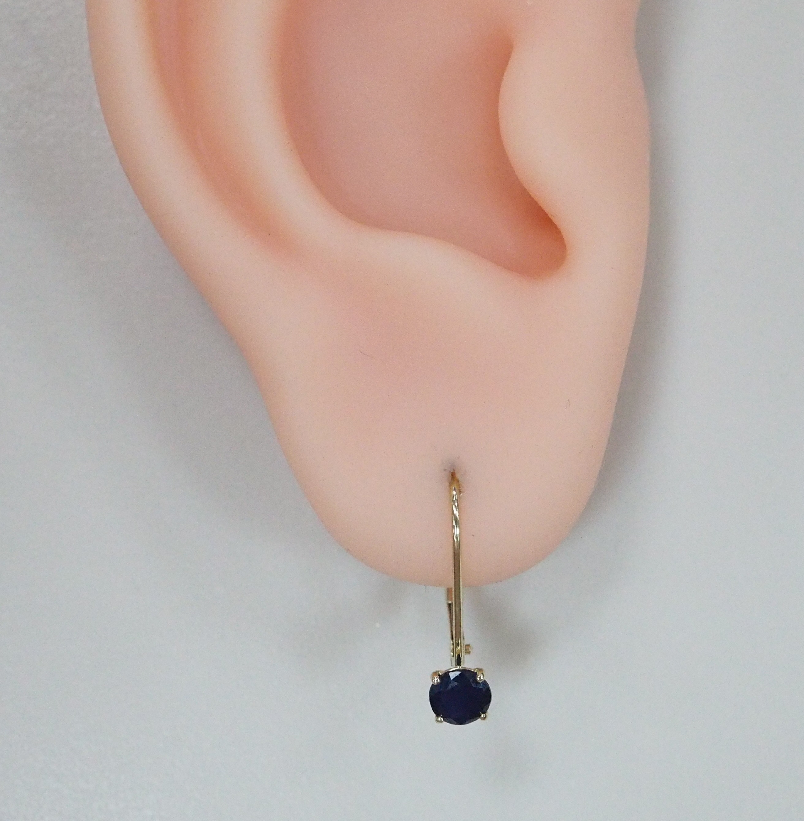 Серьги из желтого золота с сапфирами